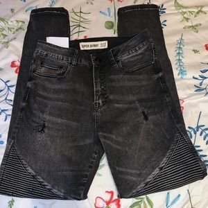 NEW rip skinny jeans